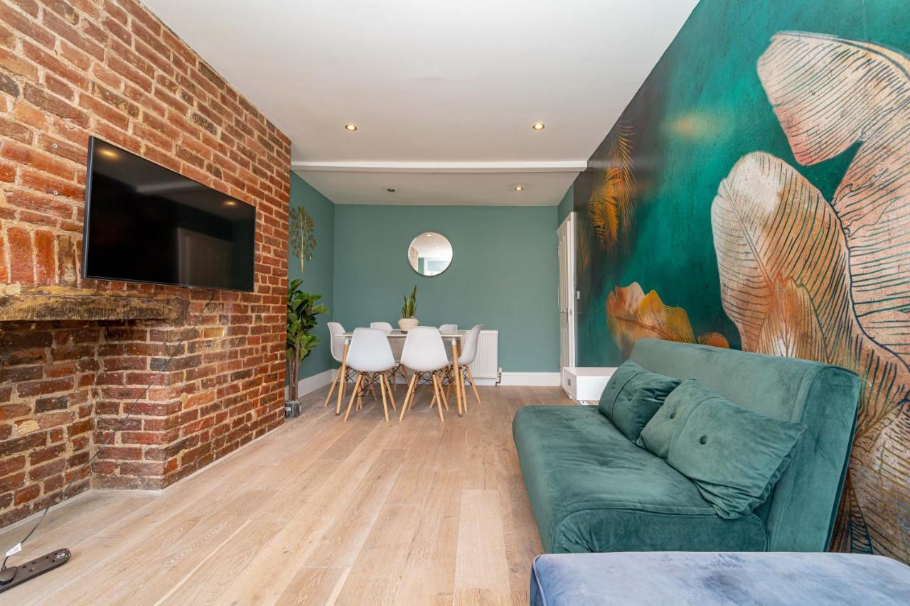 Sunny 2 Bedroom Flat Moments Away From Sleep 6 Apartment *