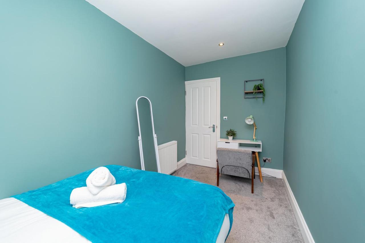 Apartment Sunny 2 Bedroom Flat Moments Away From Sleep 6