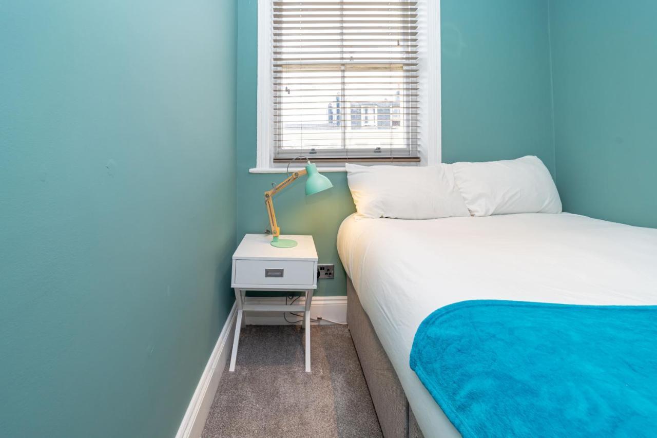 Sunny 2 Bedroom Flat Moments Away From Sleep 6 * Brighton