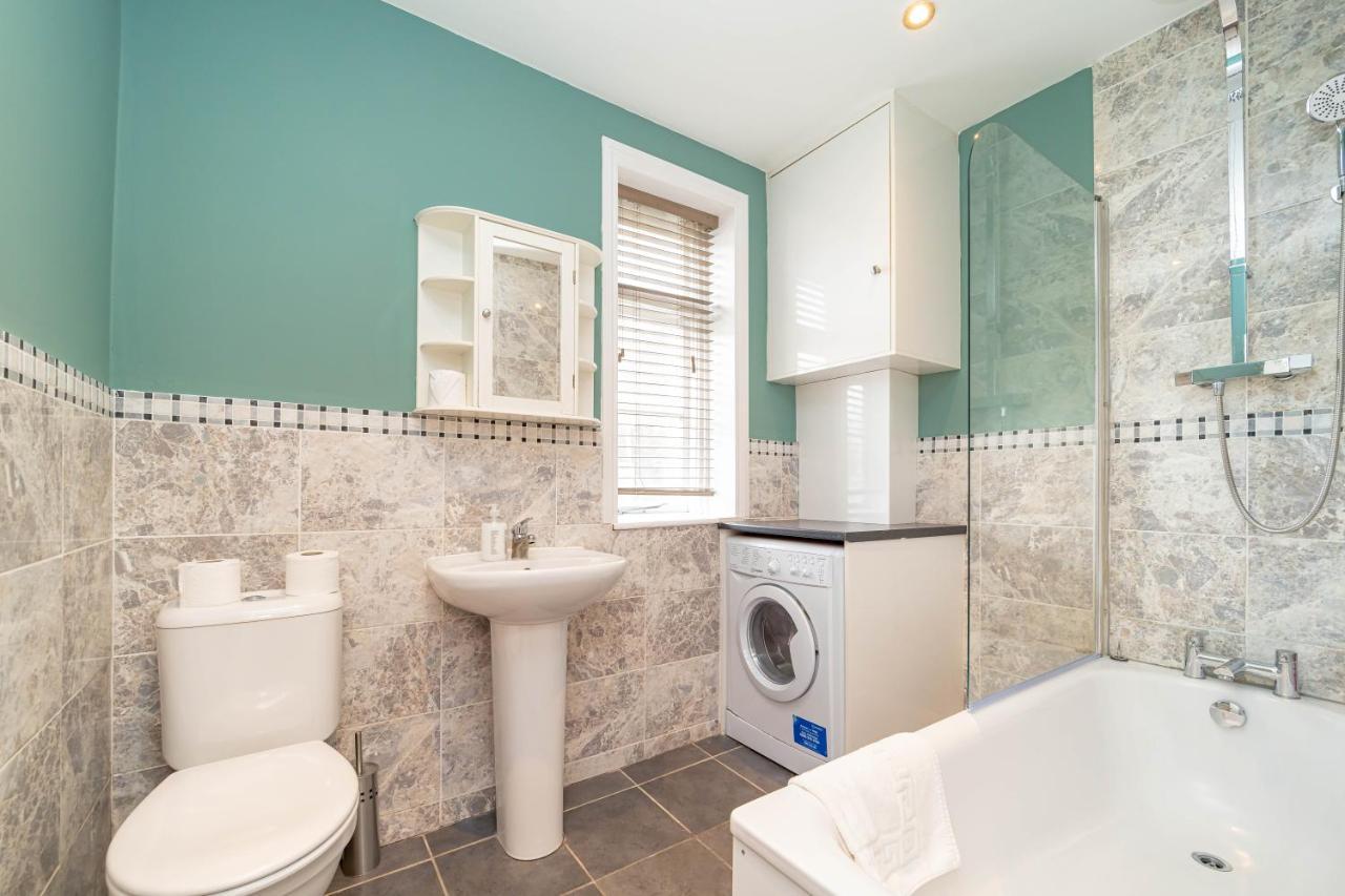 Sunny 2 Bedroom Flat Moments Away From Sleep 6 * Brighton